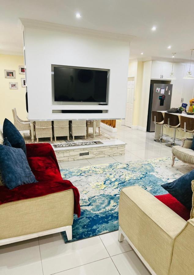 Lovely And Peaceful 3 Bedroom House *