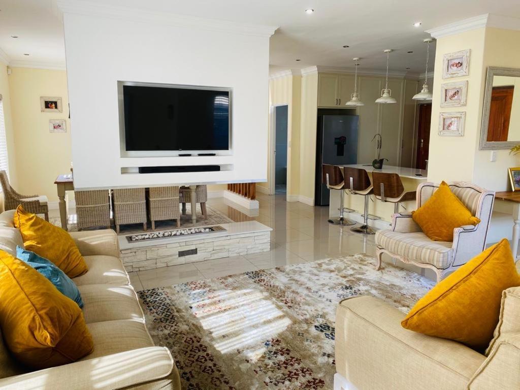 Lovely And Peaceful 3 Bedroom House Ferienhaus *