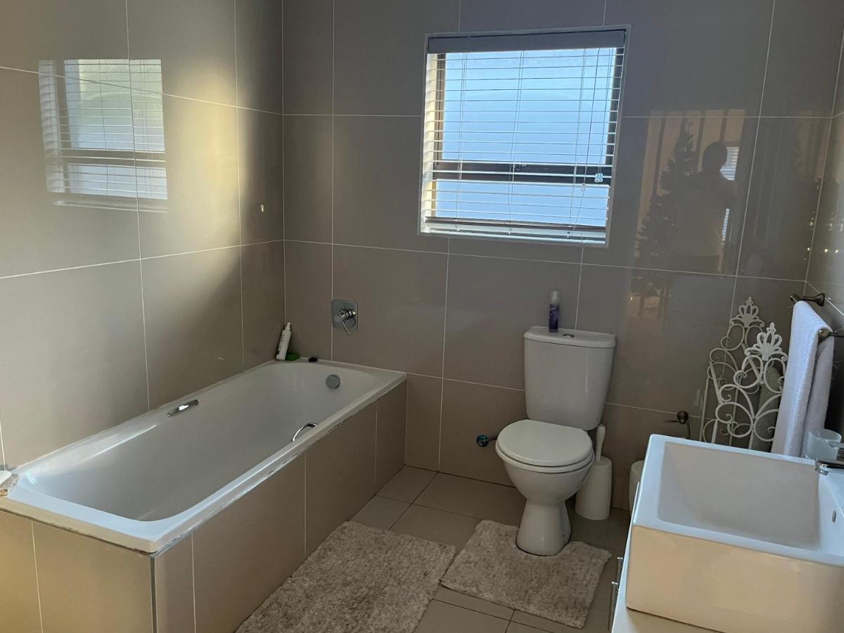 Lovely And Peaceful 3 Bedroom House Ferienhaus