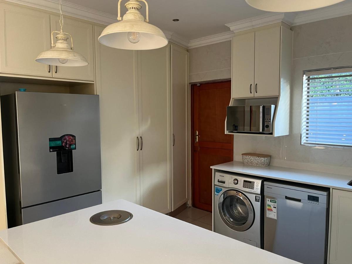 Lovely And Peaceful 3 Bedroom House Ferienhaus Kapstadt