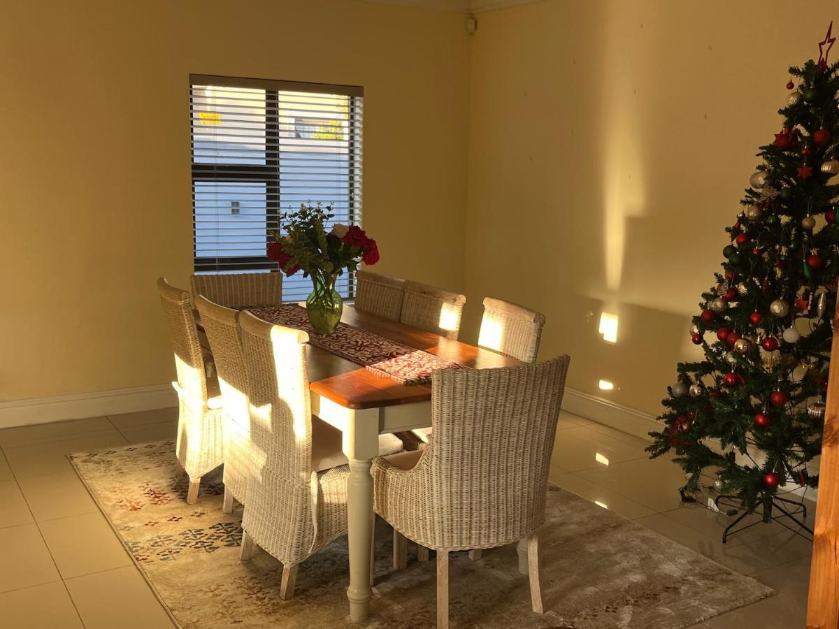 Ferienhaus Lovely And Peaceful 3 Bedroom House Kapstadt
